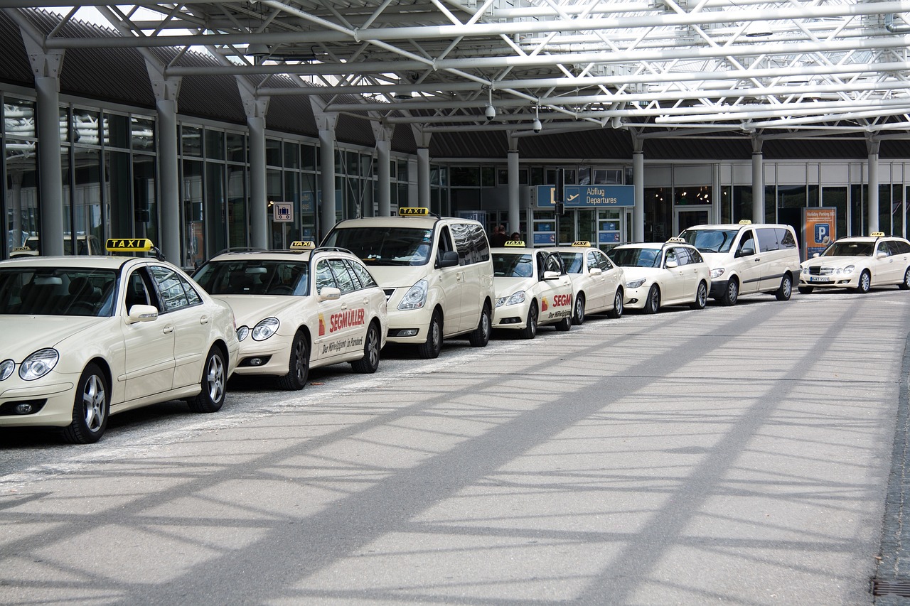 la guardia airport car service