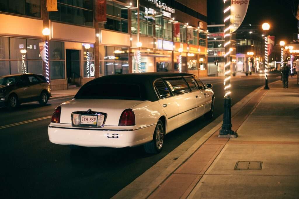 "Unlocking Luxury Travel: The Ultimate Guide to Hiring a Limo Service with JetBlack Transportations" 7