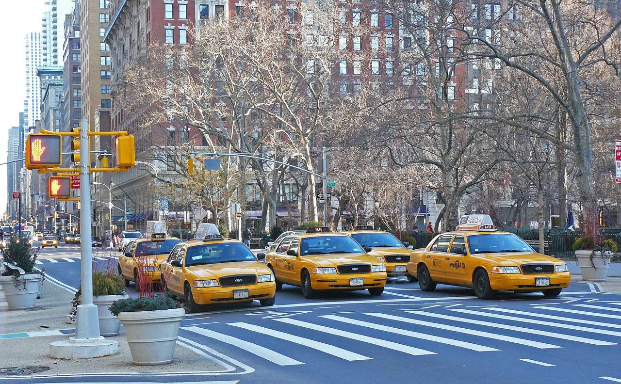 lga taxi to manhattan